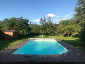 Maison de campagne, piscine en bordure de rivière